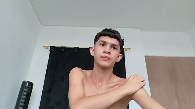 Noah tyler  online show from 10/24/25, 05:56