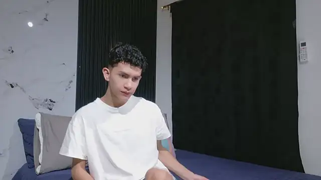 Snapshot of Noah_tyler_ chatting on 05/24/26, 12:10 Noah tyler online show from 05/24/26, 12:10