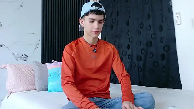 Noah tyler  online show from 03/21/26, 06:45