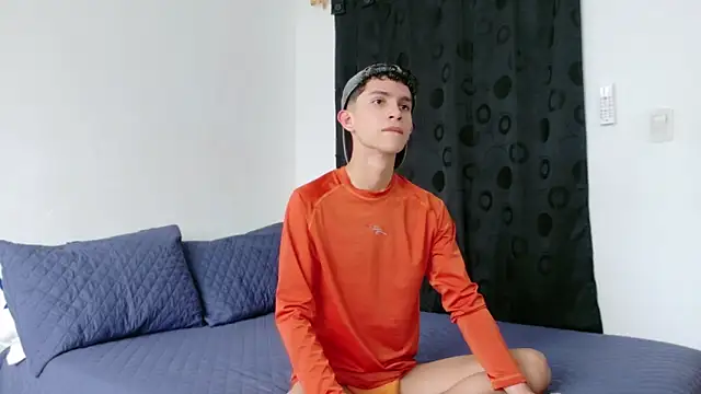 Noah tyler  online show from 11/26/25, 05:35