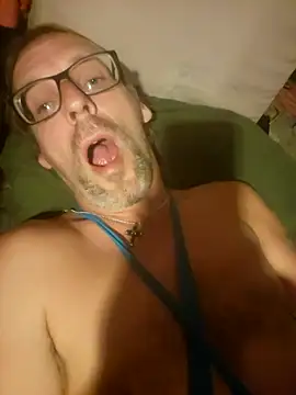 chatwatchcum online show from 10/19/25, 03:31