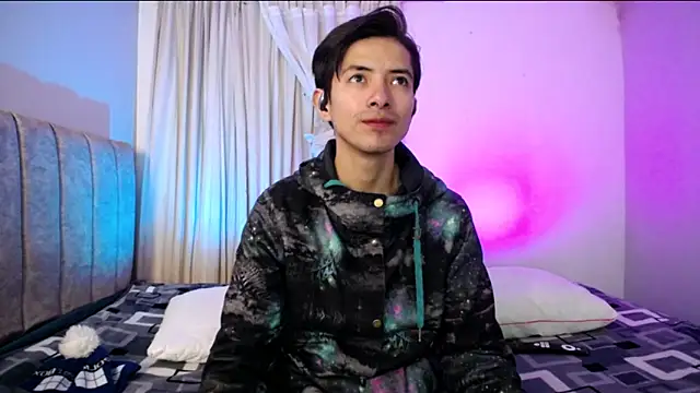 Yellowpokemon23 online show from 04/08/26, 02:24