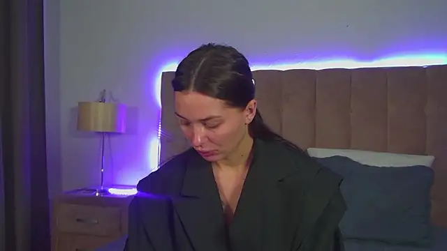 AlexandraBloom online show from 11/30/25, 06:09