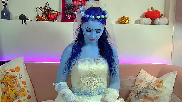 AlexandraBloom online show from 10/30/25, 06:27