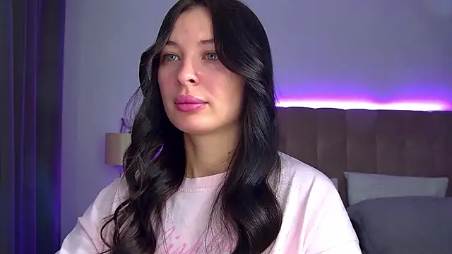 AlexandraBloom online show from 11/17/25, 06:23