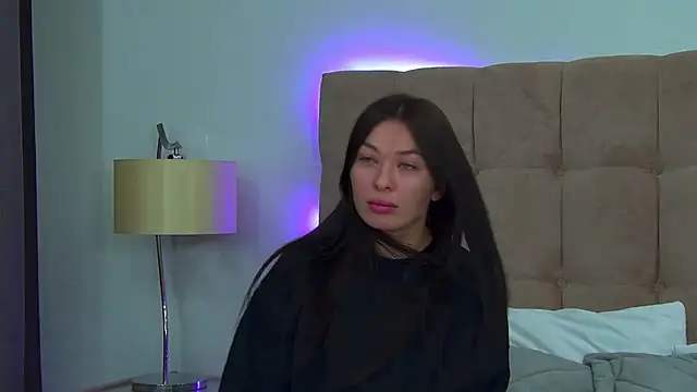 AlexandraBloom online show from 11/08/25, 06:17