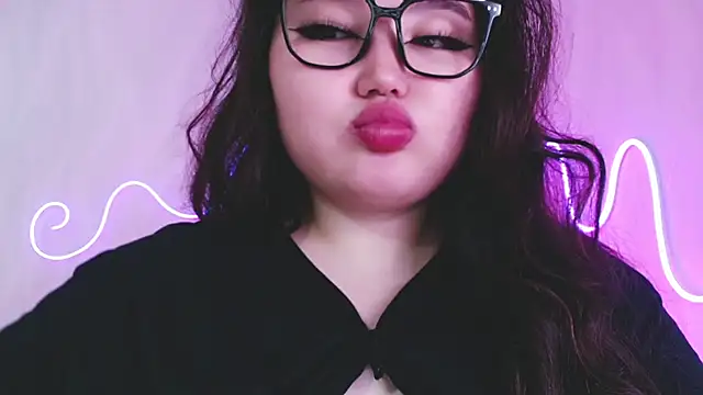 Snapshot of amina_moonlightt chatting on 07/11/26, 05:13 amina moonlightt online show from 07/11/26, 05:13