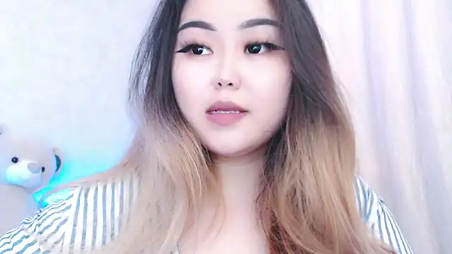 Snapshot of amelia_sunlight chatting on 05/22/26, 02:48 amelia sunlight online show from 05/22/26, 02:48