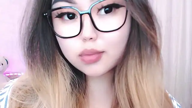 Snapshot of amelia_sunlight chatting on 05/16/26, 04:28 amelia sunlight online show from 05/16/26, 04:28
