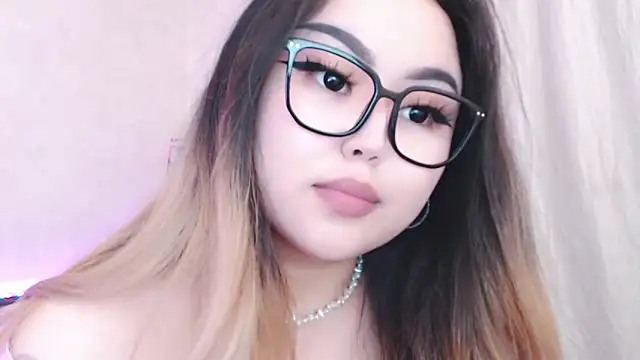 Snapshot of amelia_sunlight chatting on 05/23/26, 03:44 amelia sunlight online show from 05/23/26, 03:44