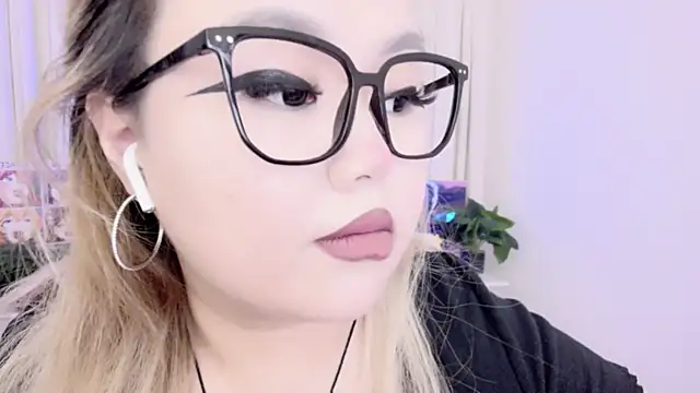 Snapshot of amelia_sunlight chatting on 03/20/25, 11:45 amelia sunlight online show from 03/20/25, 11:45