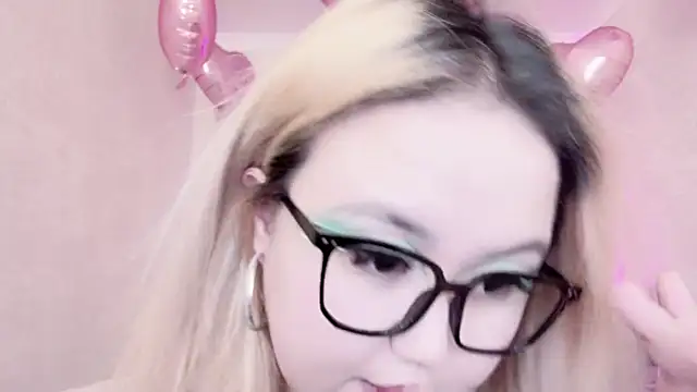 Snapshot of amelia_sunlight chatting on 02/17/25, 12:22 amelia sunlight online show from 02/17/25, 12:22