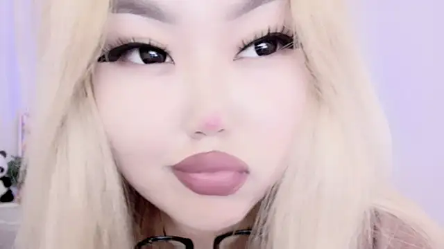 Snapshot of amelia_sunlight chatting on 03/19/25, 11:36 amelia sunlight online show from 03/19/25, 11:36