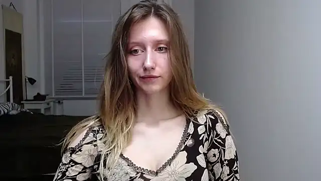 LUNA delight online show from 10/22/25, 05:29