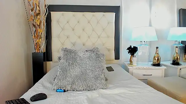 GaleHodge online show from 10/13/25, 01:02