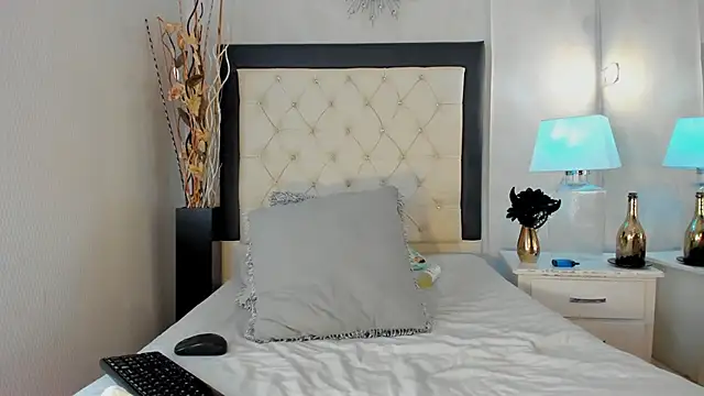 GaleHodge online show from 10/15/25, 12:35