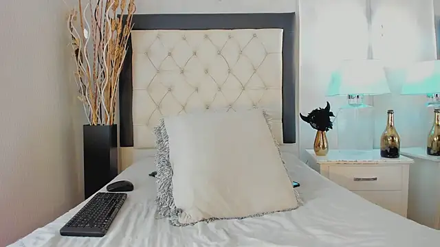 GaleHodge online show from 10/23/25, 12:59