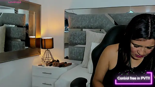 Slut Milf  online show from 03/06/26, 07:20