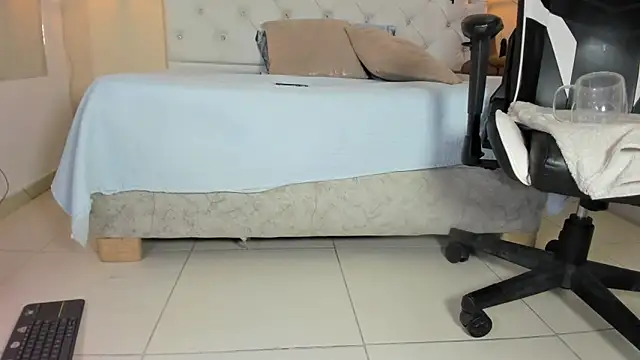 Snapshot of Slut_Milf_ chatting on 03/01/25, 10:42 Slut Milf  online show from 03/01/25, 10:42