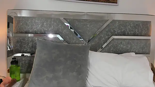 Slut Milf  online show from 03/26/26, 11:30