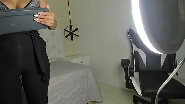 Snapshot of Slut_Milf_ chatting on 02/19/25, 07:26 Slut Milf  online show from 02/19/25, 07:26