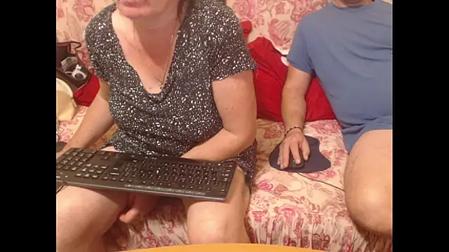 Snapshot of sweetcouplesweets chatting on 11/02/25, 11:48 sweetcouplesweets online show from 11/02/25, 11:48