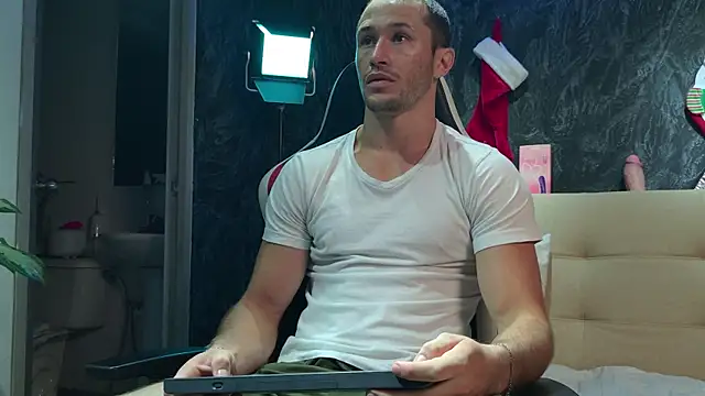 Snapshot of AxelFairchaild chatting on 12/05/25, 01:43 AxelFairchaild online show from 12/05/25, 01:43