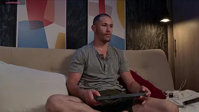 Snapshot of AxelFairchaild chatting on 11/11/25, 01:17 AxelFairchaild online show from 11/11/25, 01:17