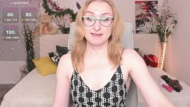 Snapshot of MadissonKiss chatting on 12/16/25, 02:16 MadissonKiss online show from 12/16/25, 02:16