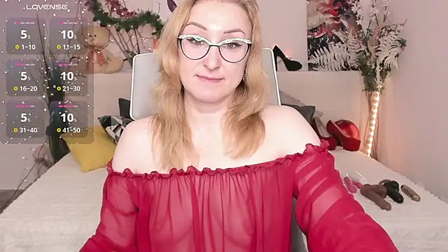 Snapshot of MadissonKiss chatting on 12/17/25, 01:10 MadissonKiss online show from 12/17/25, 01:10