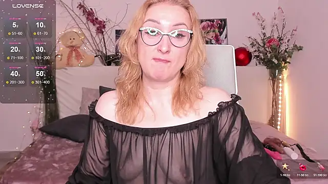 Snapshot of MadissonKiss chatting on 10/28/25, 02:23 MadissonKiss online show from 10/28/25, 02:23