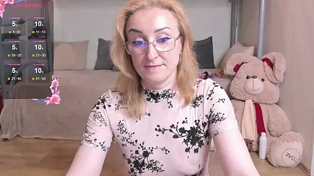 Snapshot of MadissonKiss chatting on 06/18/26, 12:31 MadissonKiss online show from 06/18/26, 12:31