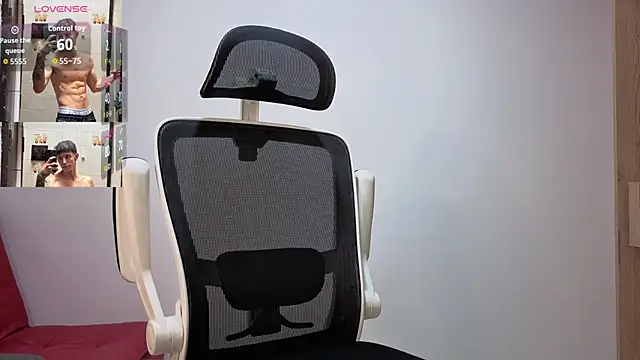 Snapshot of Cristopher23_ chatting on 12/22/25, 10:54 Cristopher23 online show from 12/22/25, 10:54