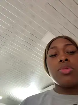 Snapshot of Lilybaudinx96 chatting on 02/03/26, 01:05 Lilybaudinx96 online show from 02/03/26, 01:05