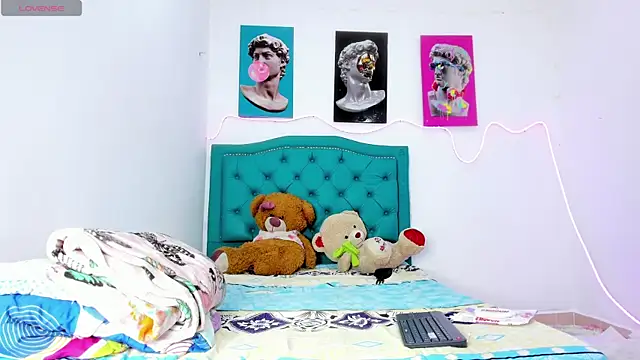 Snapshot of Lilybaudinx96 chatting on 02/25/26, 05:40 Lilybaudinx96 online show from 02/25/26, 05:40