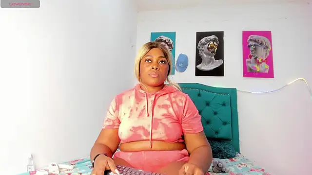 Snapshot of Lilybaudinx96 chatting on 02/17/26, 03:48 Lilybaudinx96 online show from 02/17/26, 03:48