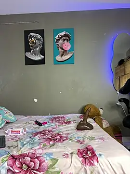 Lilybaudinx96 online show from 02/05/25, 03:45