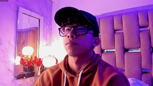 AkazaBoy  online show from 12/20/25, 04:26