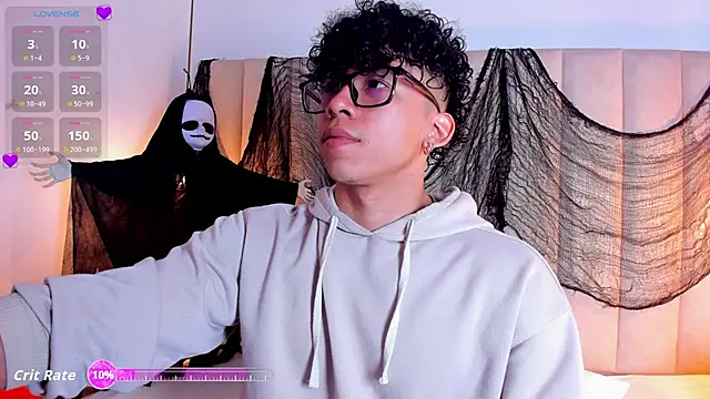 AkazaBoy  online show from 10/31/25, 05:48