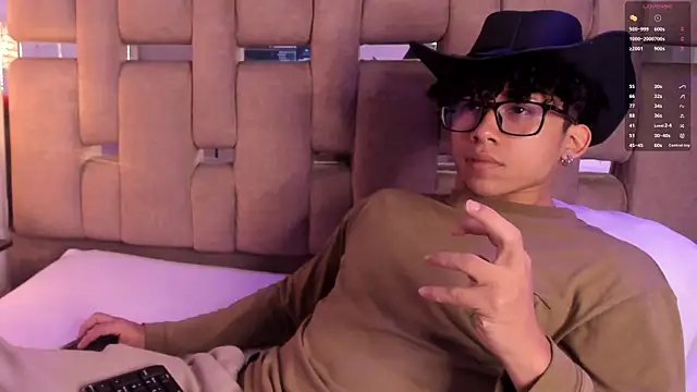 AkazaBoy  online show from 11/18/25, 04:38