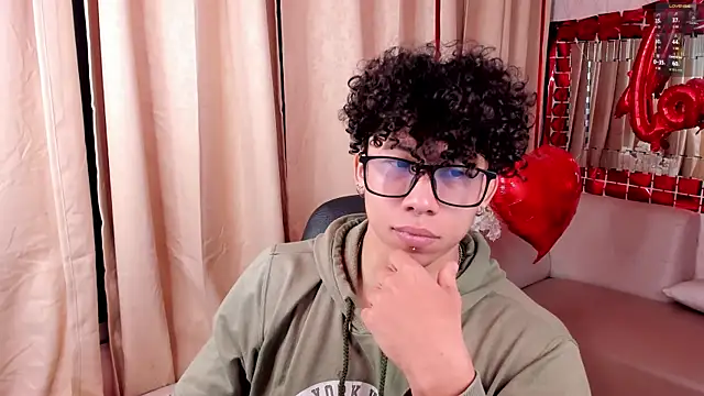 AkazaBoy  online show from 02/18/26, 05:05