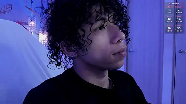 Snapshot of AkazaBoy_ chatting on 06/17/26, 04:56 AkazaBoy online show from 06/17/26, 04:56