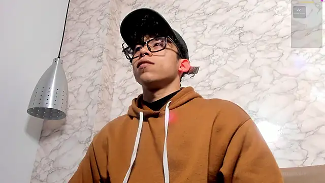 AkazaBoy  online show from 04/11/26, 05:15