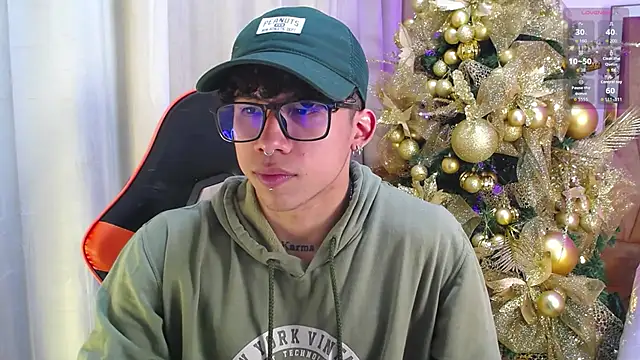 AkazaBoy  online show from 12/17/25, 04:17