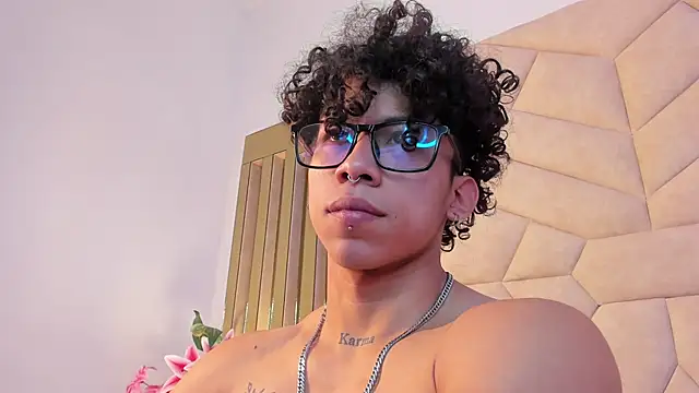 AkazaBoy  online show from 03/29/26, 06:04