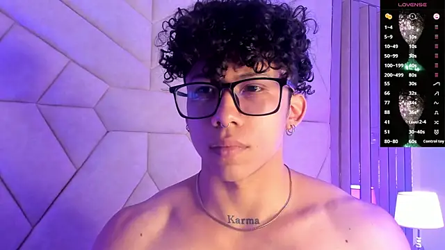 AkazaBoy  online show from 11/30/25, 09:04