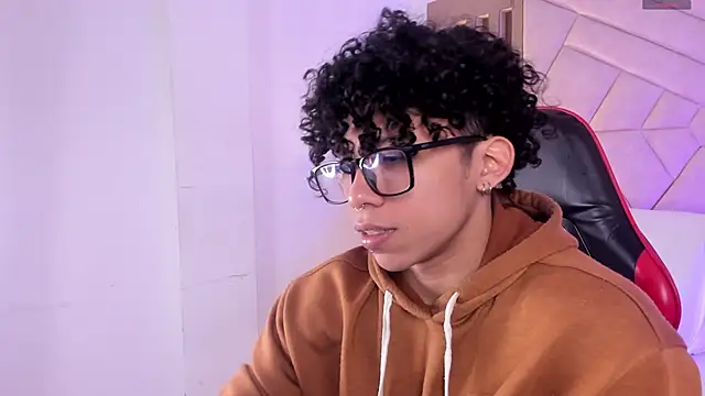 AkazaBoy  online show from 04/04/26, 04:30