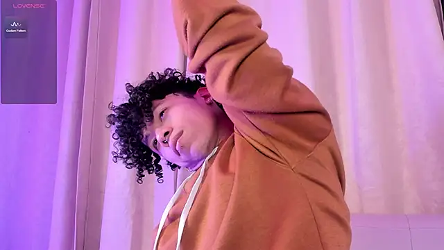 AkazaBoy  online show from 04/03/26, 05:03