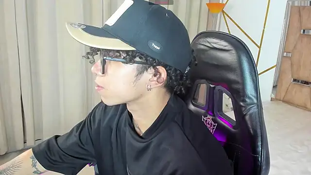 AkazaBoy  online show from 05/06/26, 05:33