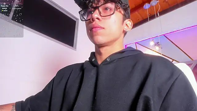 AkazaBoy  online show from 05/13/26, 04:41